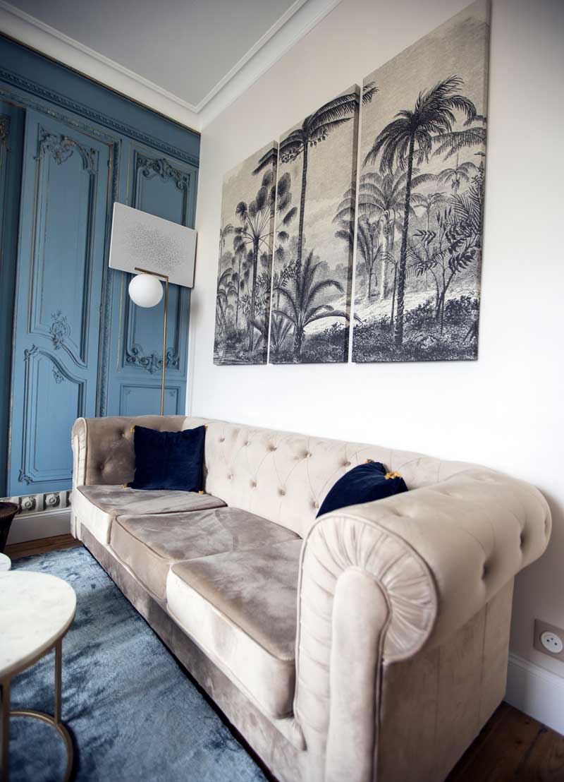 Canapé du salon de la maison à Deauville